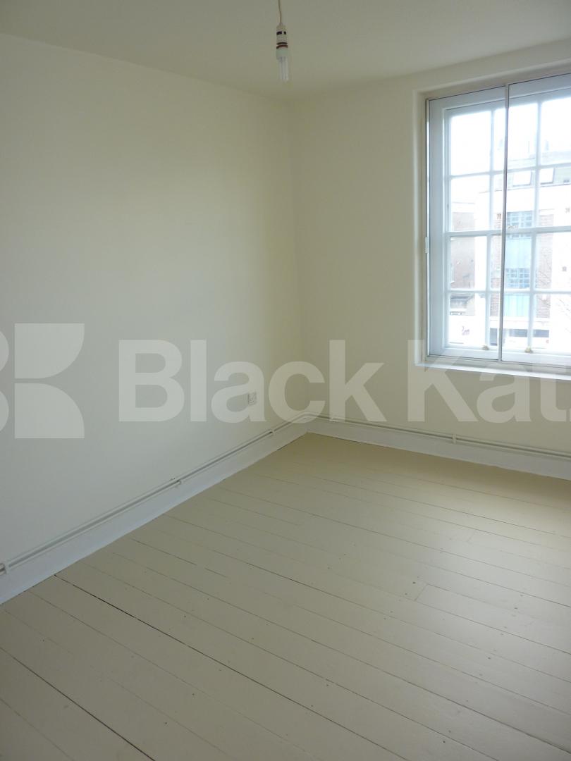 			1 Bedroom, 1 bath, 1 reception Flat			 Biddestone Road , CALEDONIAN ROAD